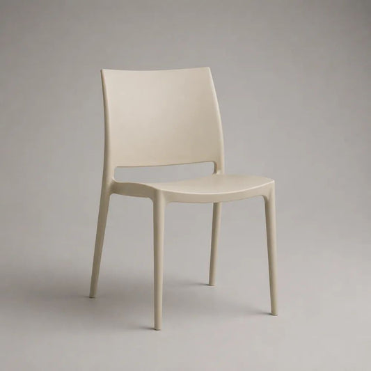 Sedia monoblocco in polipropilene avorio, 50 x 52 x 82 cm, per interni ed esterni