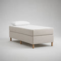 Set letto singolo imbottito beige e bianco con materasso in schiuma, cuscino e gambe in legno, 90 × 200 cm
