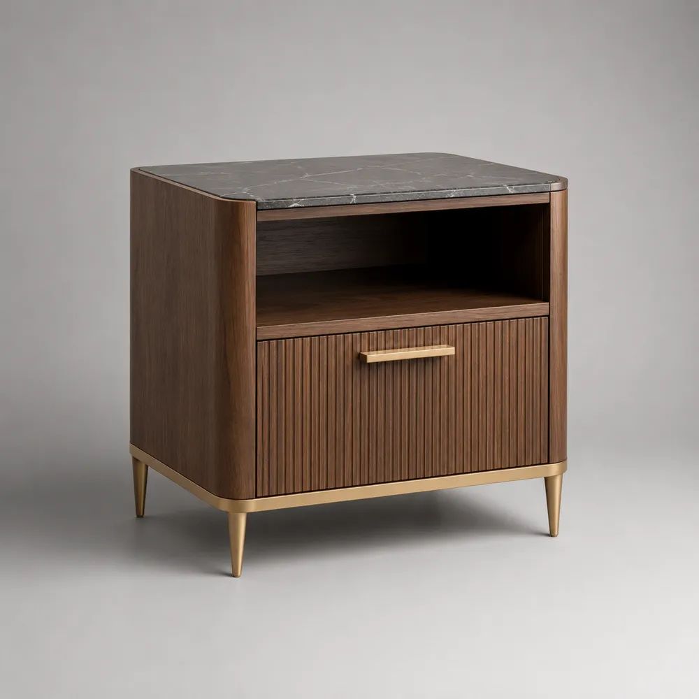 Comodino rettangolare in MDF impiallacciato noce con cassetto, vano aperto e piano in pietra sinterizzata, marrone noce, nero e oro, 55 x 40 x 58 cm